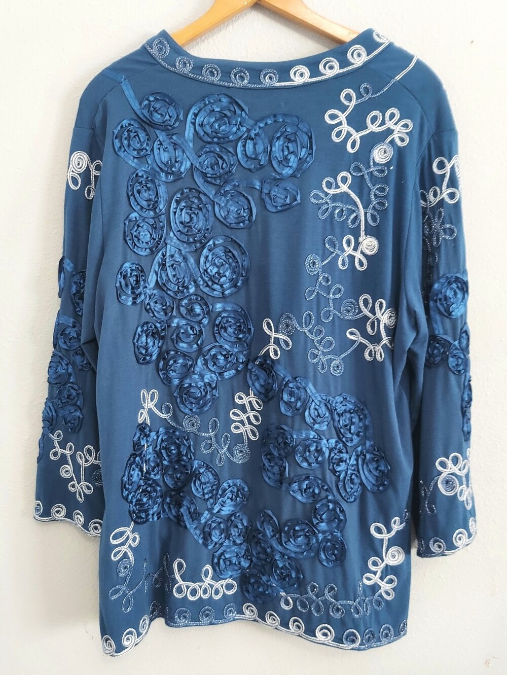 Lauren Michelle Floral Ribbon Rosette Embroidered Blue Tunic Top 1X - Picture 5 of 12